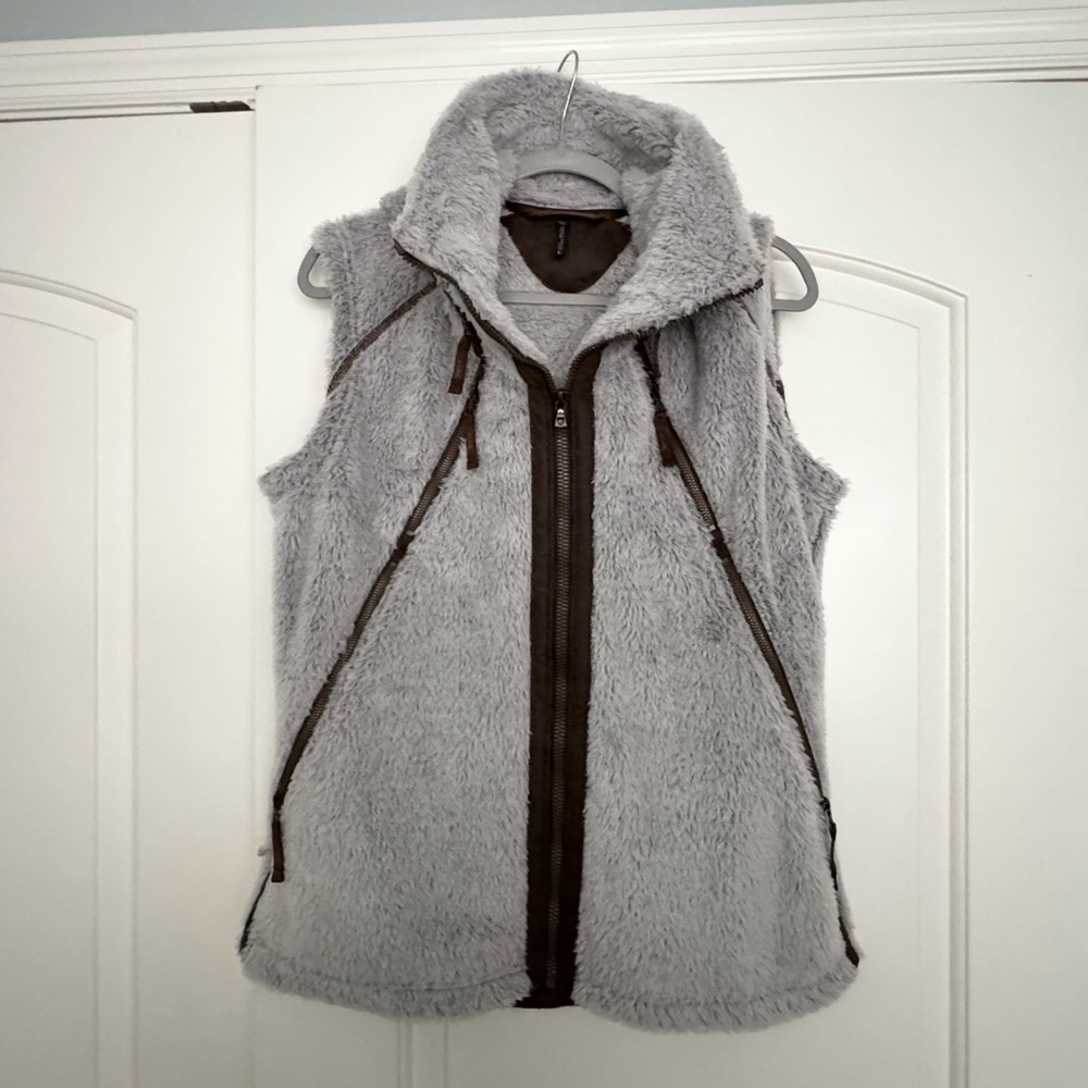 Women’s Kuhl Flight Vest! Excellent condition.